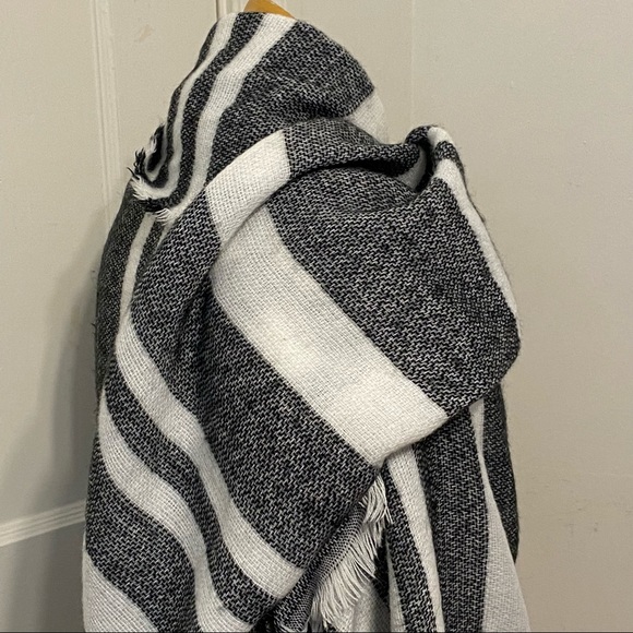 Black and White Bold Striped Blanket-Scarf, Shawl, Wrap or Throw - Picture 5 of 8